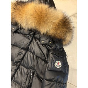 Детская куртка (пуховик) Moncler черный лак